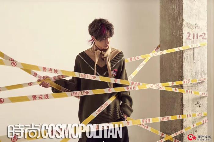 王一博港风腔调大片曝光 遵从内心做一名冷静的冒险家