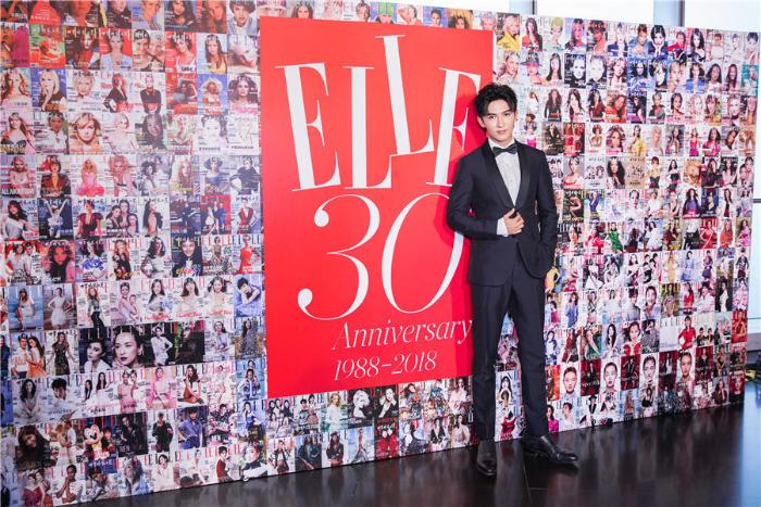 米热亮相《ELLE》三十周年风尚大典 西装笔挺潇洒风度