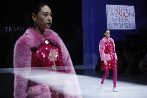 TRACY CHU亮相北京时装周，发布两大系列产品诠释新时尚