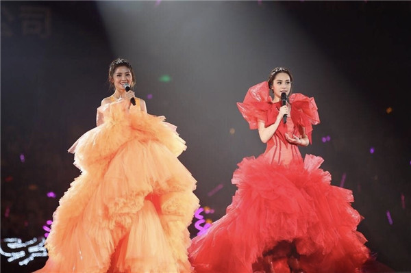 “TWINS LOL世界巡回演唱会”四年迎来终极场 网友：舍不得再见