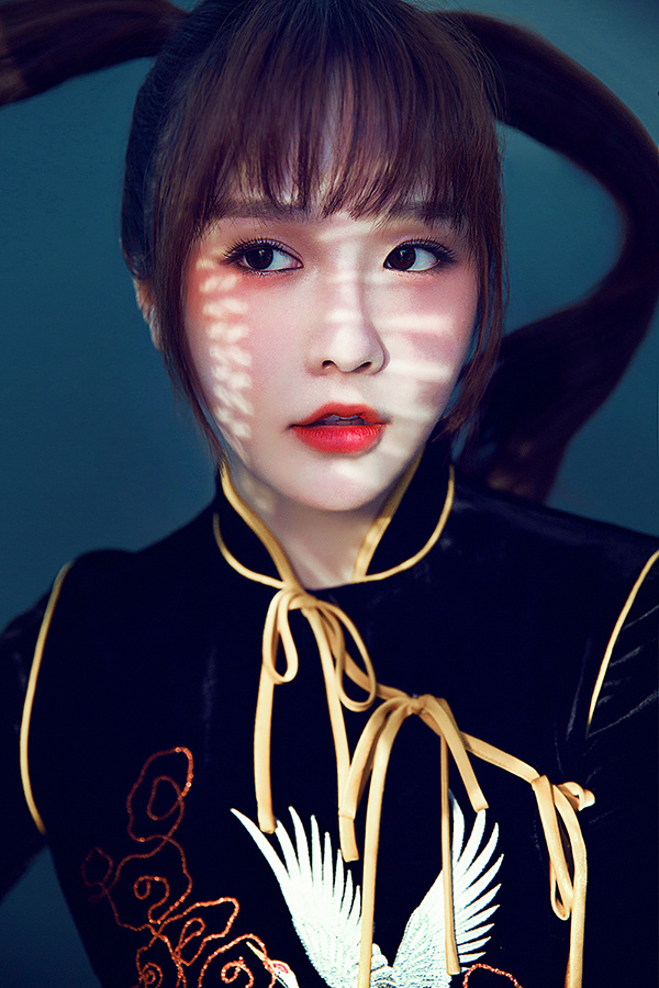 蒋沁芸曝光旗袍写真 酷美时尚玩转“中国风”