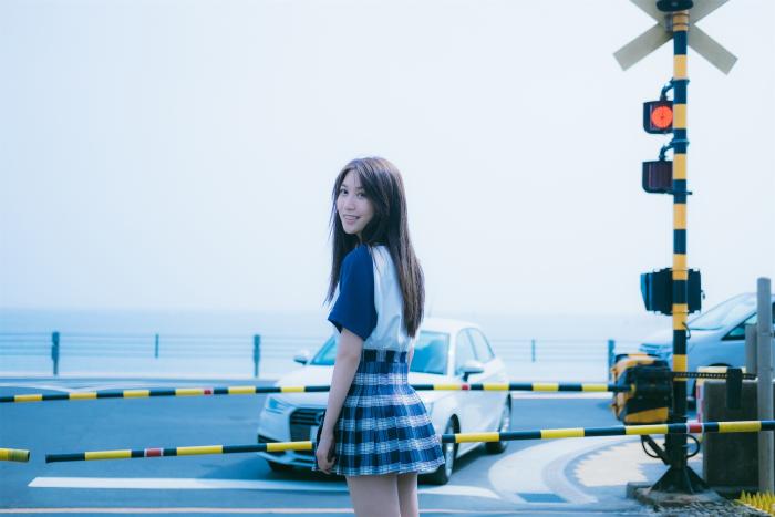 王子祯时尚写真曝光 浅蓝色调回忆初恋味道