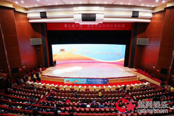 陈鲁豫出席“四十年，我们记录中国”国际短片电影展，重温年代记忆和味道