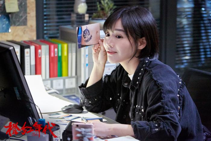 《橙红年代》陈伟霆马思纯甜蜜发糖 张杰献唱《心光》为爱冲破阻碍