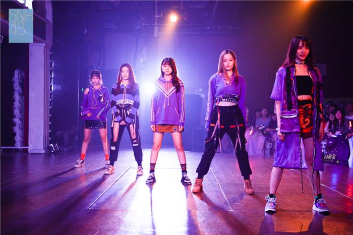 SNH48 TEAM FT《双面偶像》首演 递交成长蜕变答卷