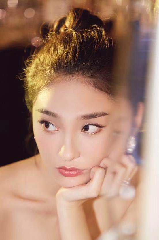 王可如出席时尚盛典 率性利落质感十足