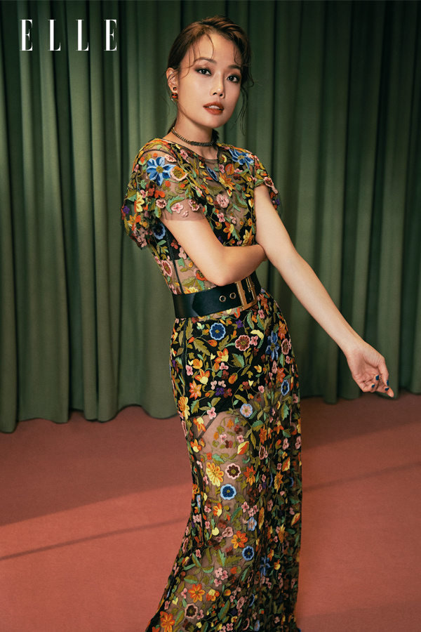 容祖儿登《ELLE》十一月刊 封面镜随念转天后的多面美丽