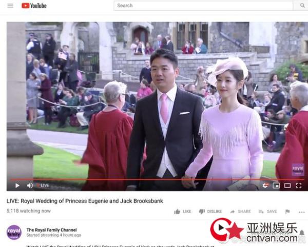 刘强东夫妇现身英国 亲密挽手参加皇室婚礼