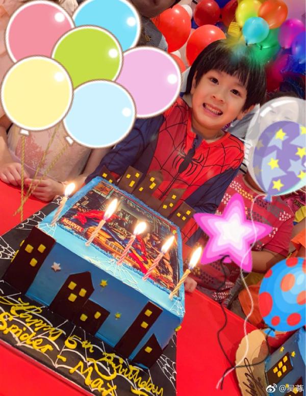全家连续两天接连过生日 吴尊晒派对照片儿女满面笑容