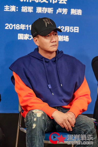 “话剧人”胡军重塑莎翁经典 打造全新《哈姆雷特》