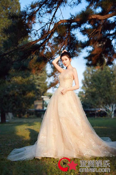 天娱新演员黄佳容发布写真 古典气质引网友热捧