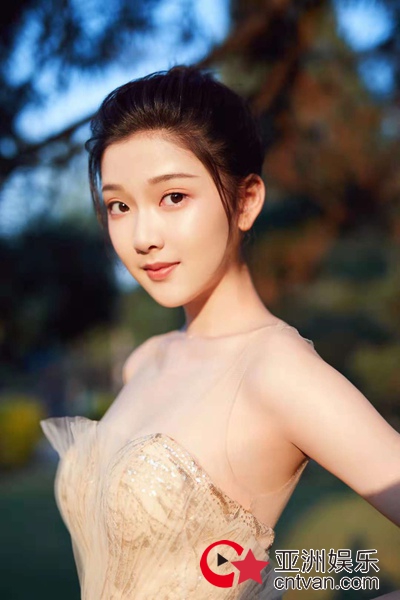 天娱新演员黄佳容发布写真 古典气质引网友热捧