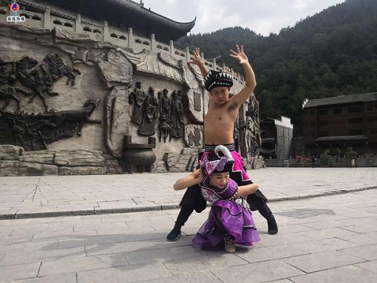 中国舞蹈家夏冰双人舞(力与柔造型一)