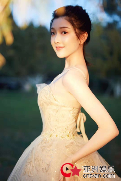 天娱新演员黄佳容发布写真 古典气质引网友热捧