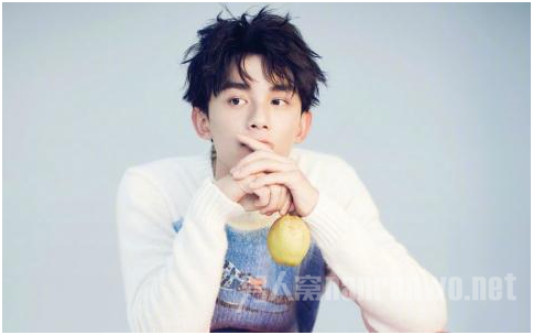 吴磊站在鹿晗关晓彤中间误当电灯泡 成年之后开始陷入绯闻困扰