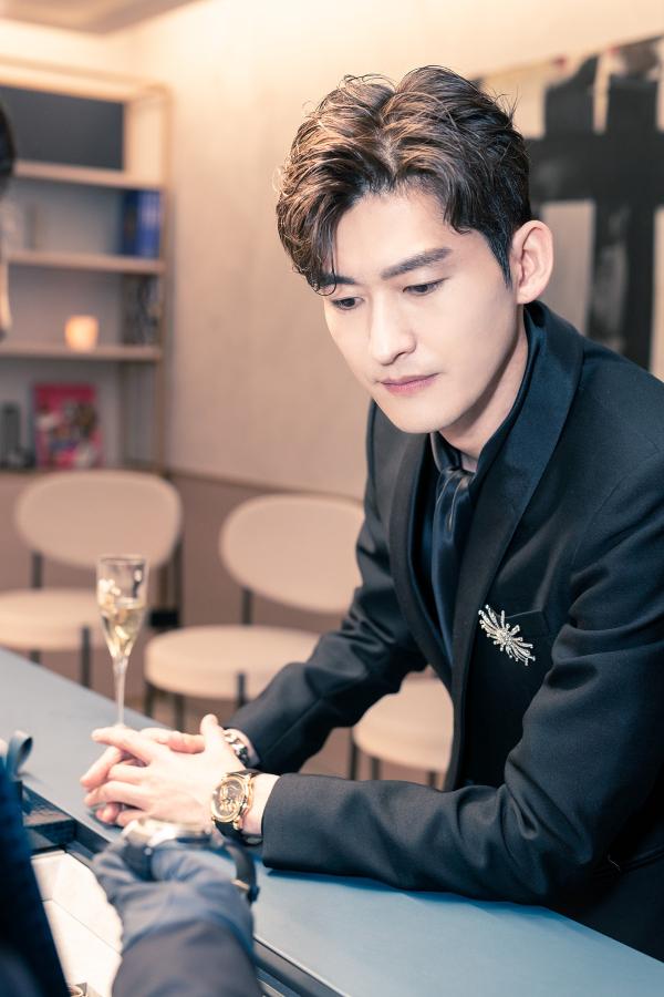 最帅正装照大赛登热搜 张翰多套西装造型获热议