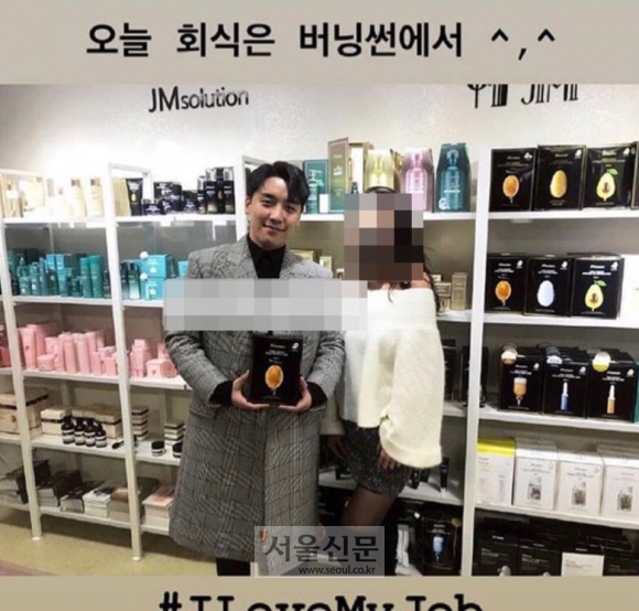 胜利夜店再曝30岁女演员疑似吸毒：两眼充血流口