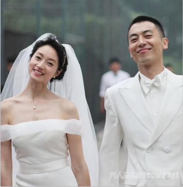 朱亚文智商爆发 撕名牌玩出高水准 还要带老婆秀恩爱！