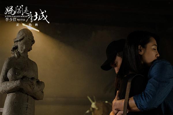 《妈阁是座城》赌城爱恨震撼人心白百何为阻胡先煦赌博纵火烧钱