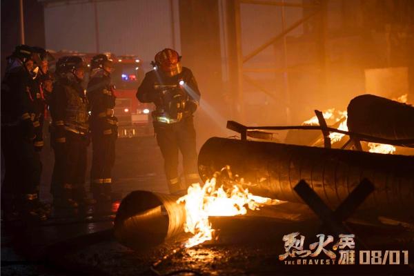 《烈火英雄》黄晓明杜江率队冲进火场中央完成“不可能的任务”