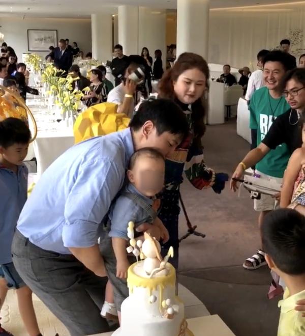 沈腾夫妻为儿子办周岁宴 1岁小狮子已是帅哥胚子