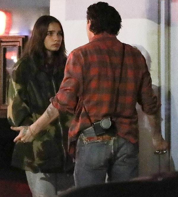 贝克汉姆大儿子与女友感情升温 无惧老爸反对越爱越深沉