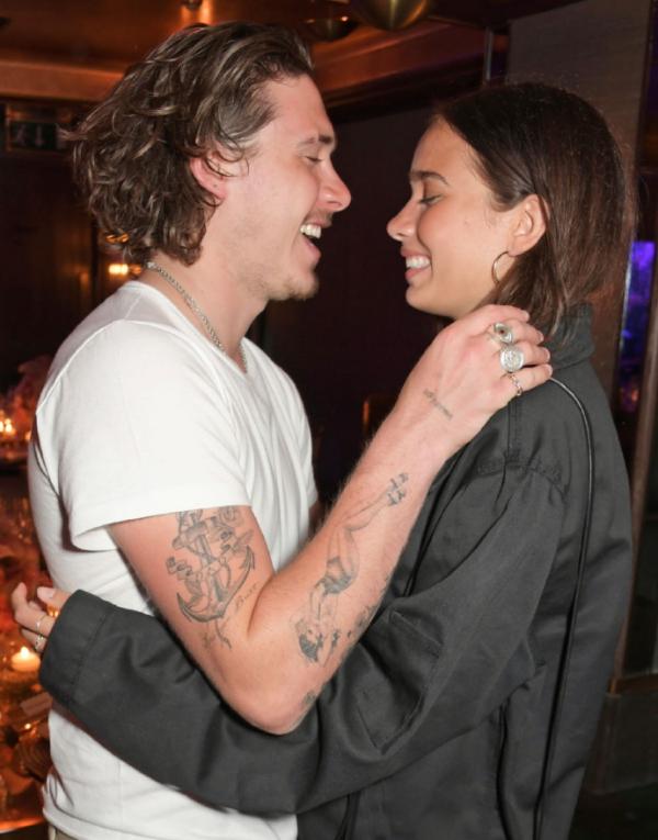 贝克汉姆大儿子与女友感情升温 无惧老爸反对越爱越深沉