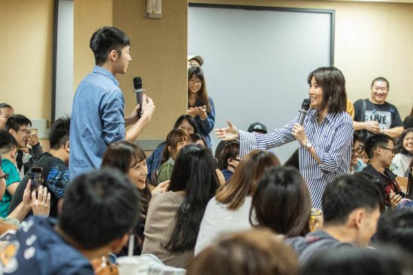 A-Lin首次大学开讲 分享成长故事鼓励学生做自己
