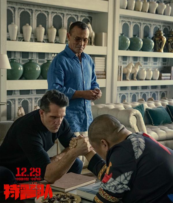 《特警队》发布“最强劲敌”海报 T-bag越狱突袭即时引爆