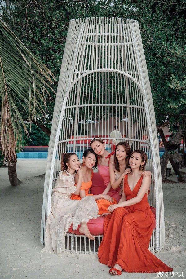 胡说八道姐妹团合体！胡杏儿筹备梦幻之旅闺蜜同出游