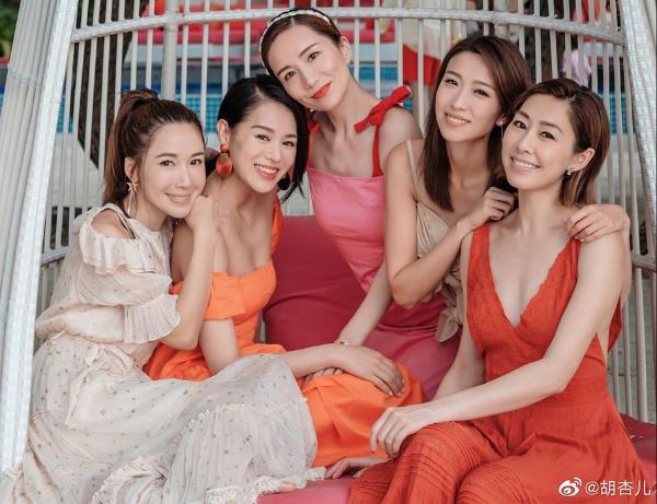胡说八道姐妹团合体！胡杏儿筹备梦幻之旅闺蜜同出游