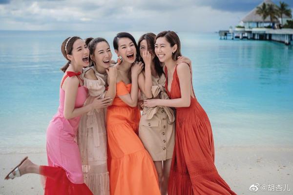 胡说八道姐妹团合体！胡杏儿筹备梦幻之旅闺蜜同出游