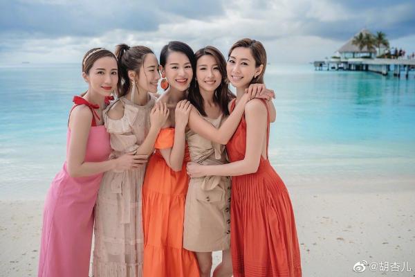 胡说八道姐妹团合体！胡杏儿筹备梦幻之旅闺蜜同出游