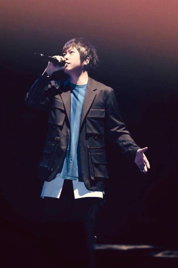 五月天主唱阿信为去世粉丝的妈妈送祝福：平安健康