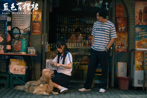 青春成长电影《蓝色百褶裙》定档12月28日 千禧年回忆催泪十足