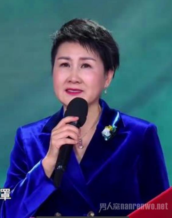 凯丽带着哭腔朗 字字铿锵有力 人人眼泛泪花