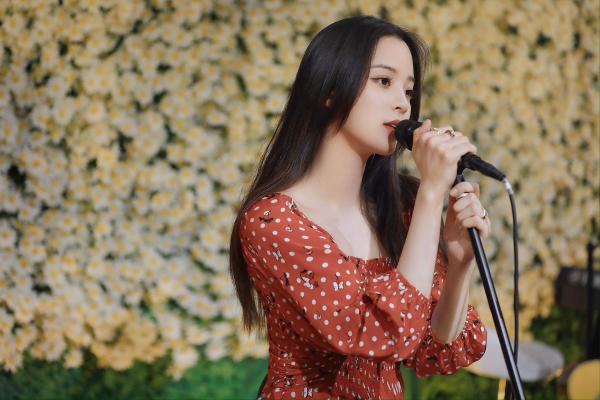 欧阳娜娜举办直播“地球（Earth）20欧阳娜娜生日音乐会” 和粉丝共度19岁的最后一天