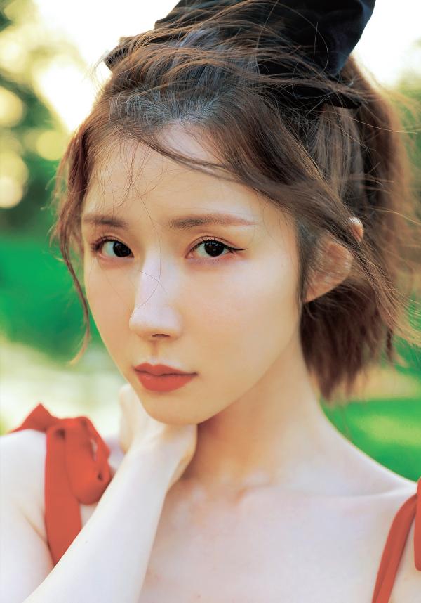 方安娜分享美照获表白 蝴蝶结搭配红裙俏皮不失性感