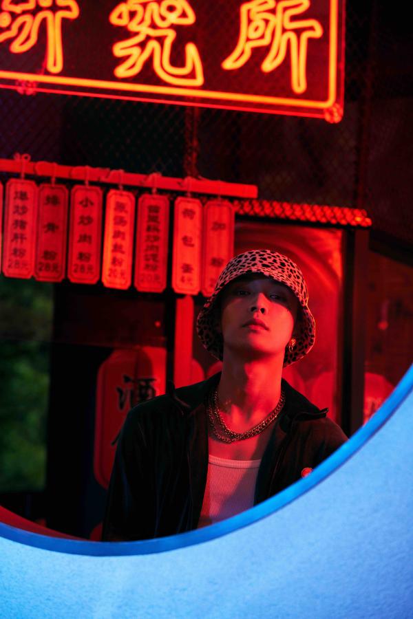 张艺兴新专辑《莲》完整版上线 M-POP创新曲风引爆口碑