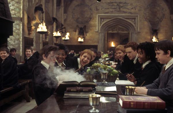 《哈利·波特与魔法石》曝“神奇咒语”版片段 魔法永恒始终赐予人们勇气与信念
