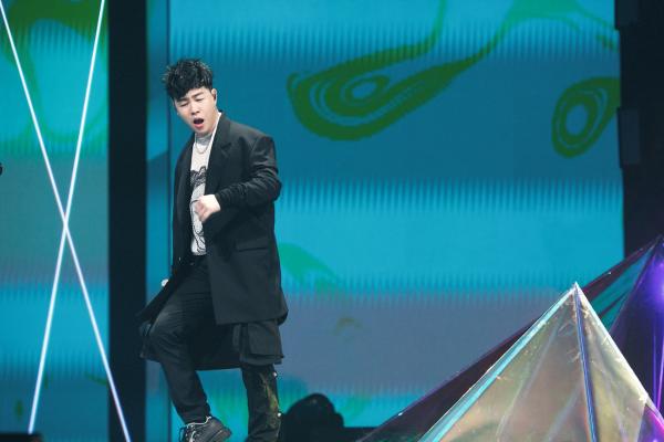 胡彦斌高能帮唱魔动闪霸大展Rapper属性 “蹦迪式”说唱洗脑值Max
