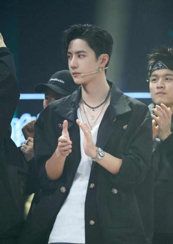 王一博水舞台连战连胜 一波王炸全员晋级