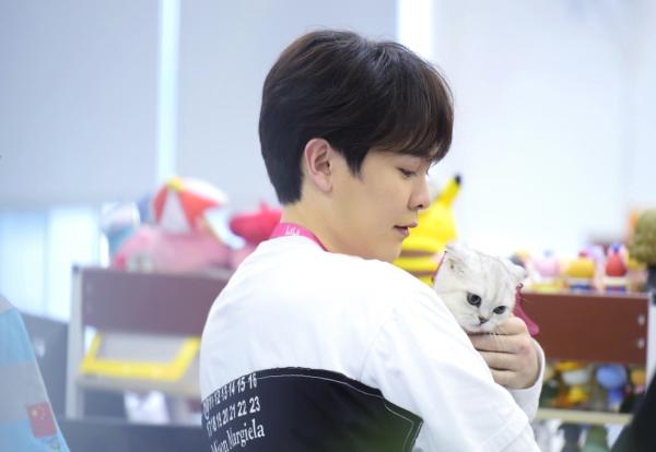 尤长靖到场《技能实习生》 展露超强综艺潜力