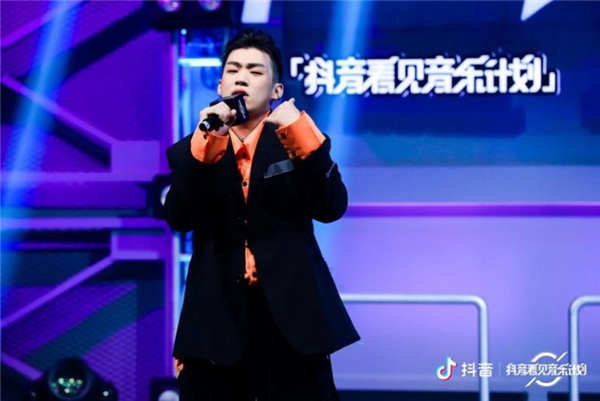 甜蜜CP董唧唧&乃万演绎《就是你2.0》在网易云正式上线