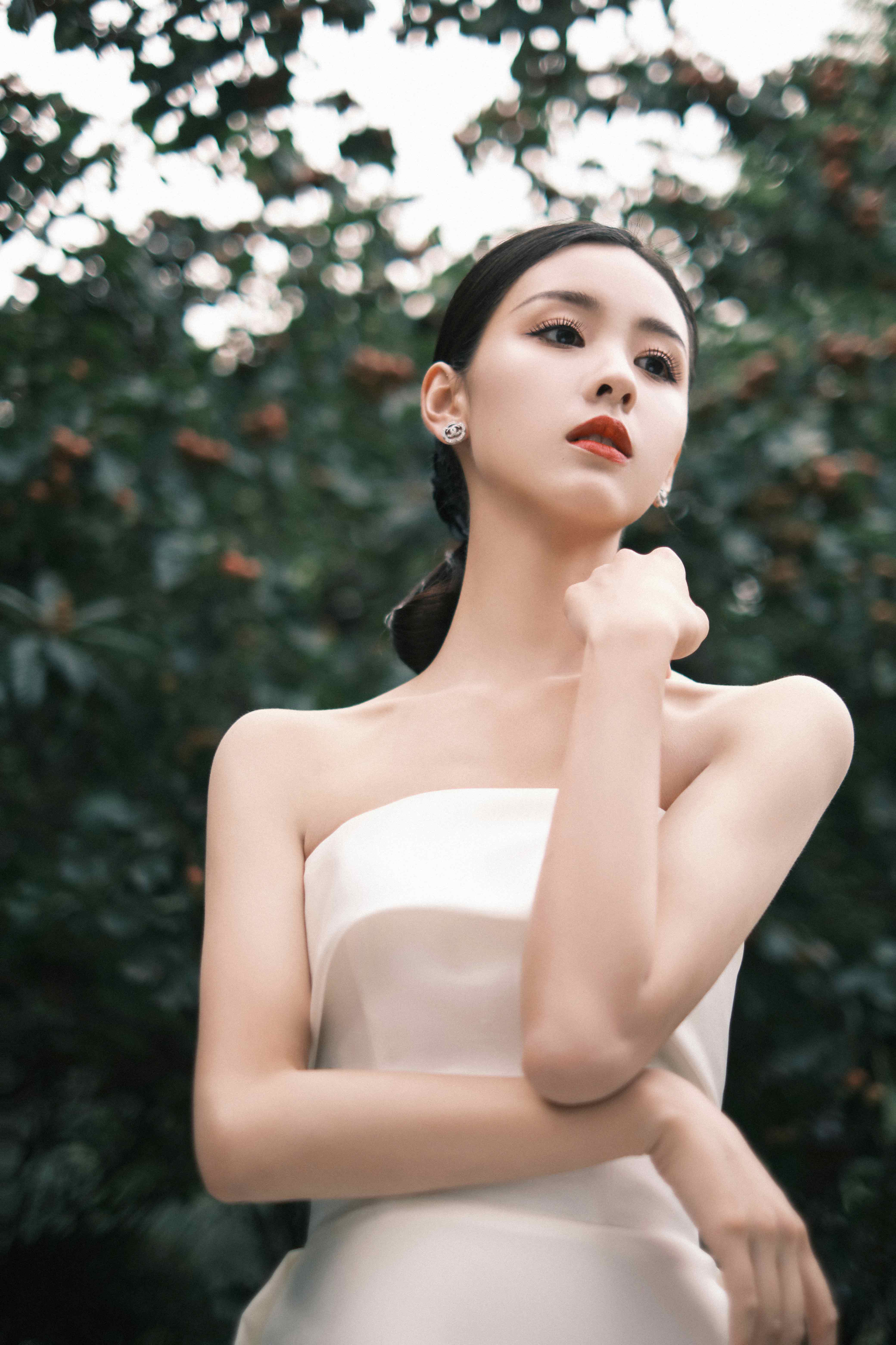 陈都灵亮相大众电影百花奖闭幕式 清新脱俗气质优雅