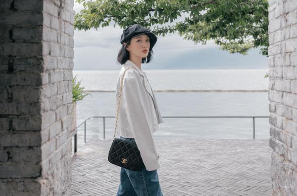 周迅秋游大片 海边散步随意真实