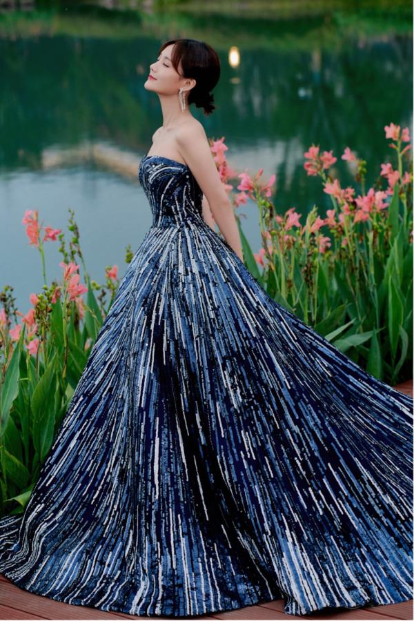 李一桐出席第九届大学生电视节 获“青春代言人”称号