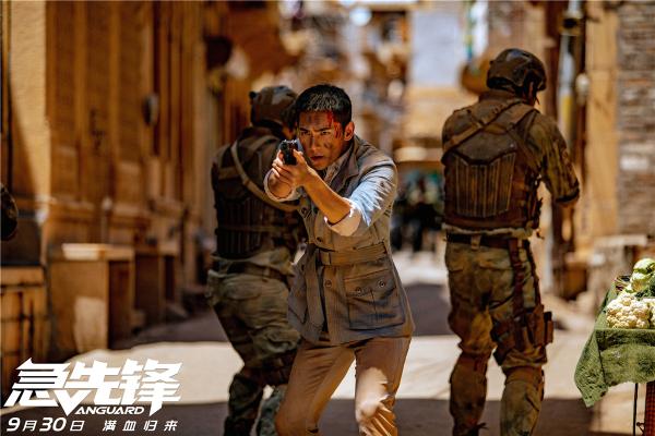 硬核预告60秒从天打到地 成龙回归动作喜剧引全民合家欢