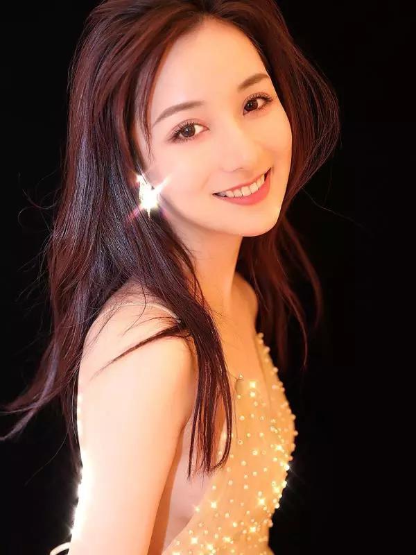 景瓷《我和我的家乡》演苗族美女 搭档彭昱畅CP感十足