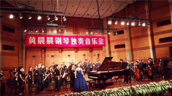 单月涨粉百万！“禁曲女王”黄晨晨横空出世